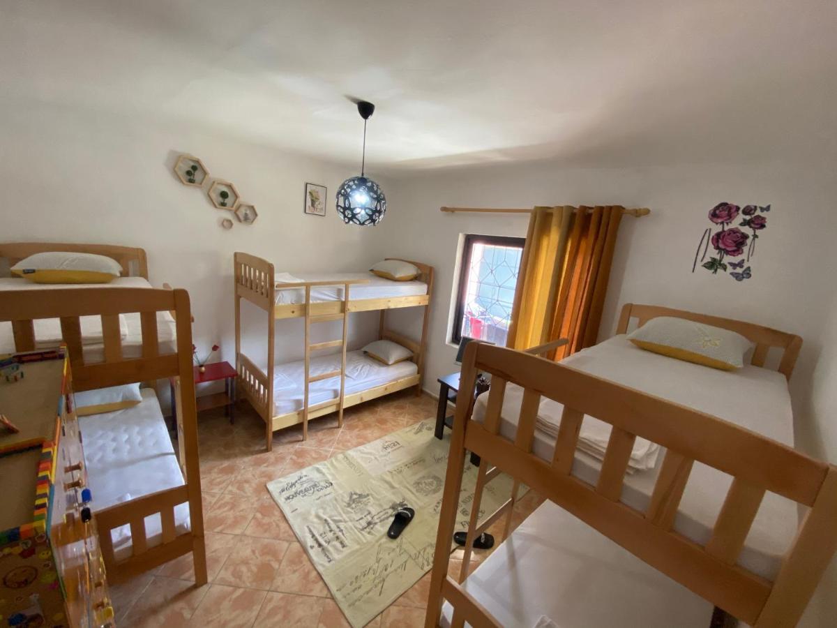 The Hood - Shkodra Backpackers Hostel Exterior foto